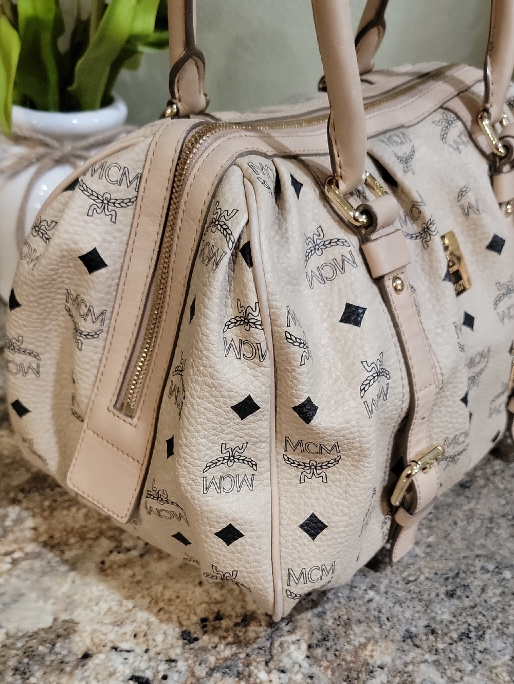 MCM EUC Visetos Buckled Boston Bag like new - Picture 3 of 14